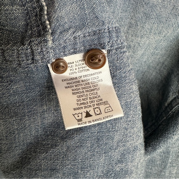 Levi’s Two Tone Cotton Button Down - Picture 7 of 7
